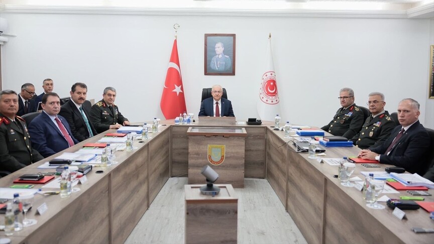 Bakan Güler KKTC'de Barış Kuvvetleri'ni Denetledi