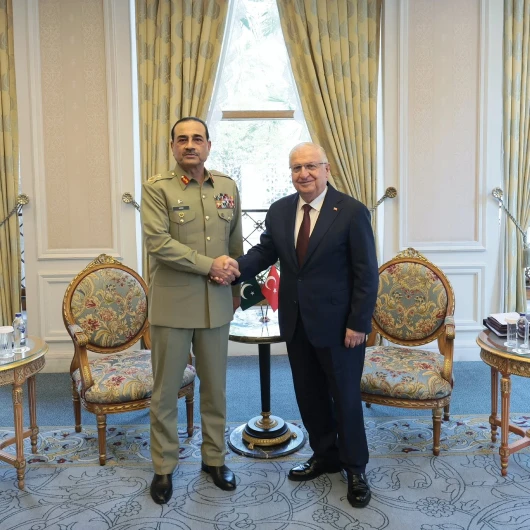 Bakan Güler, Pakistanlı Mevkidaşı Munir ile Görüştü