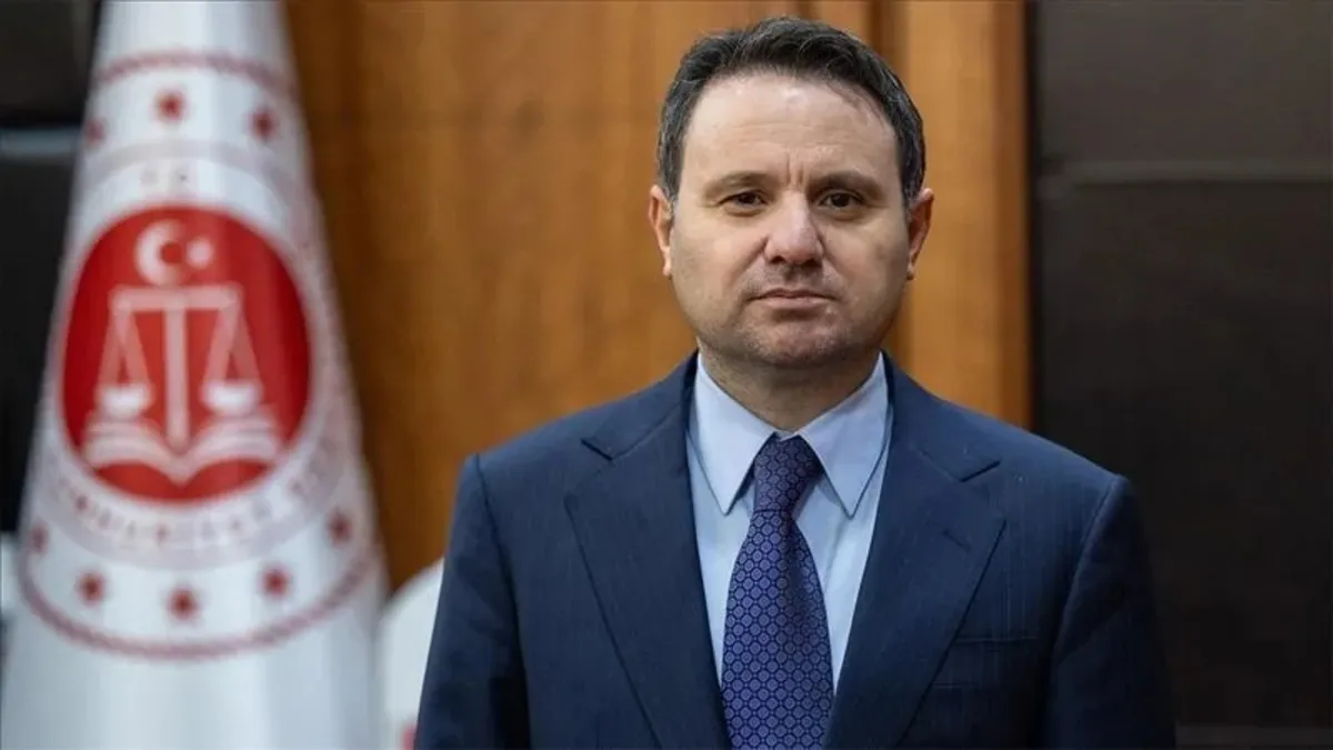 Bakan Gürlek, eski Özel Harekat Başkanı Behçet Oktay'ın ailesini kabul ediyor