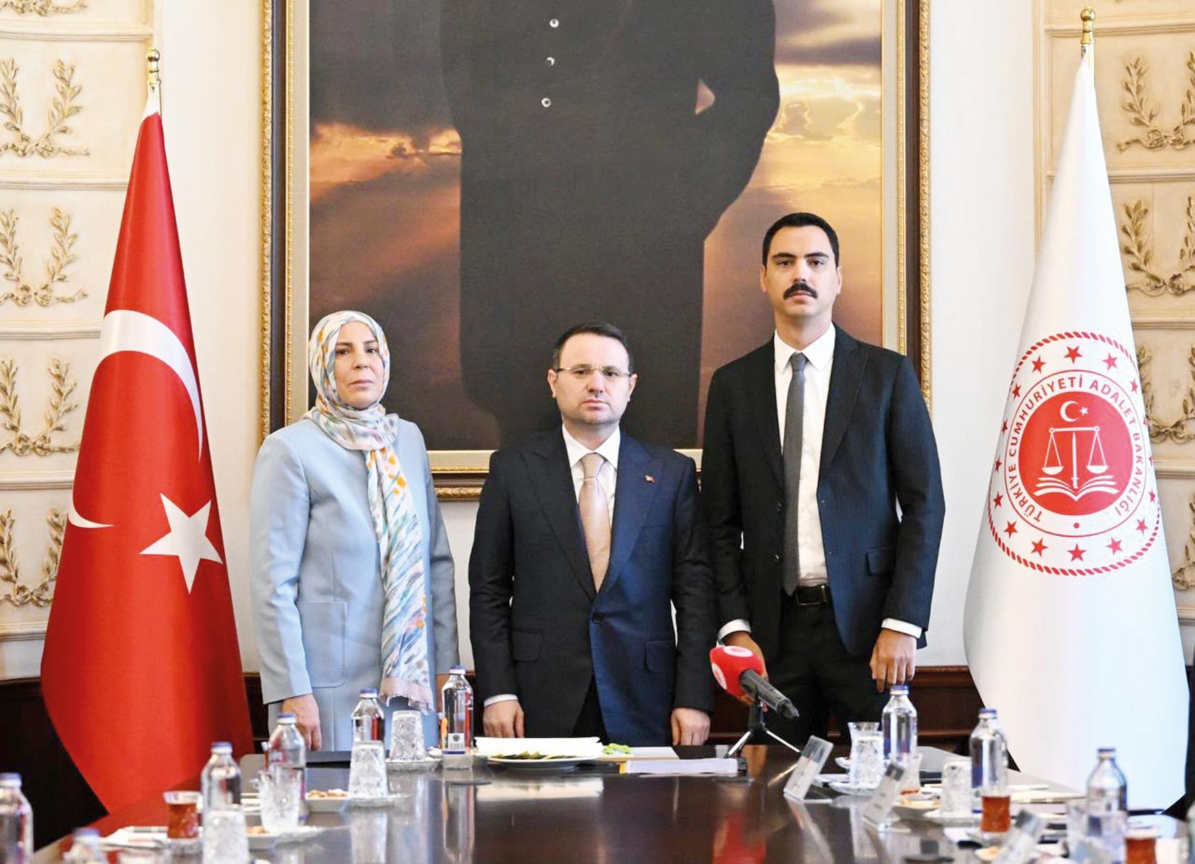 Bakan Gürlek, Muhsin Yazıcıoğlu'nun Ailesiyle Bir Araya Geldi