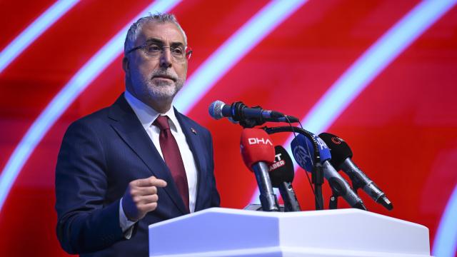 Bakan Işıkhan: Dijital bağımlılık toplumsal güvenlik tehdidi