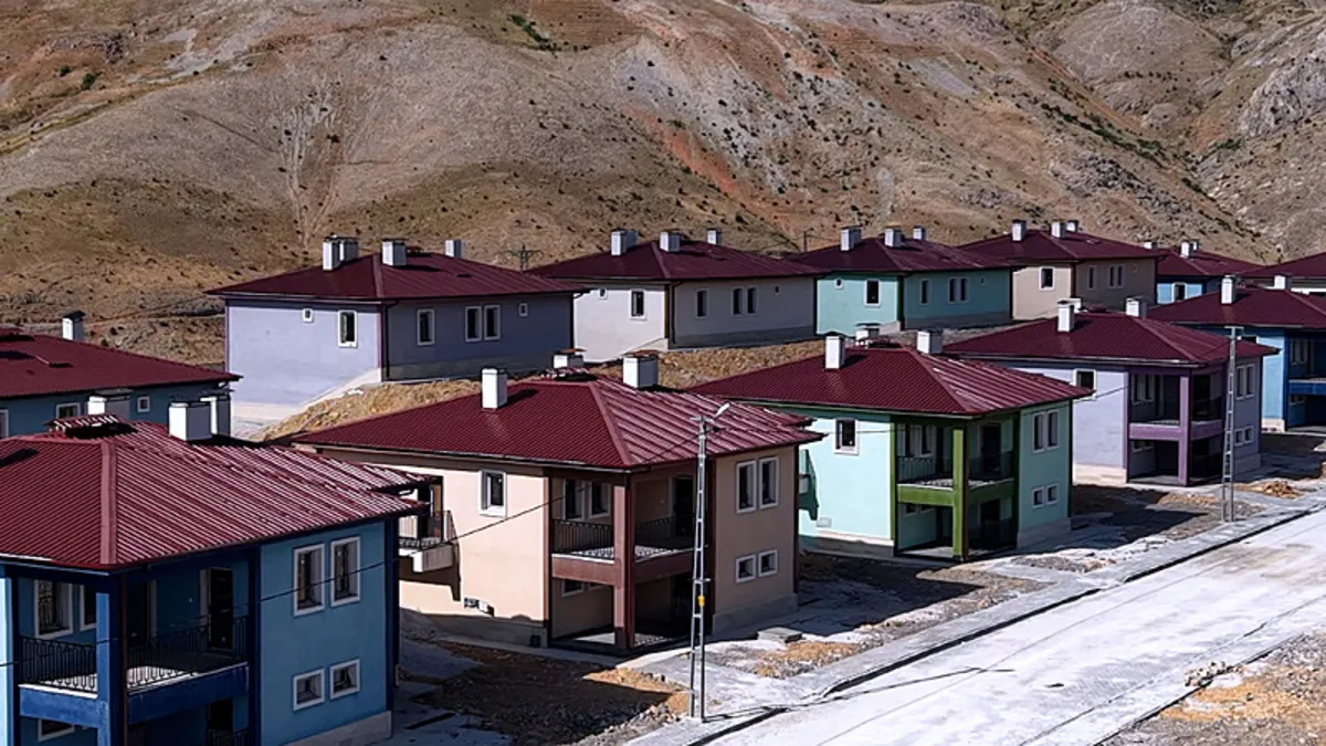 Bakan Kurum, Adıyaman'da deprem bölgesindeki köy evlerini paylaştı: Böyle seslendiler