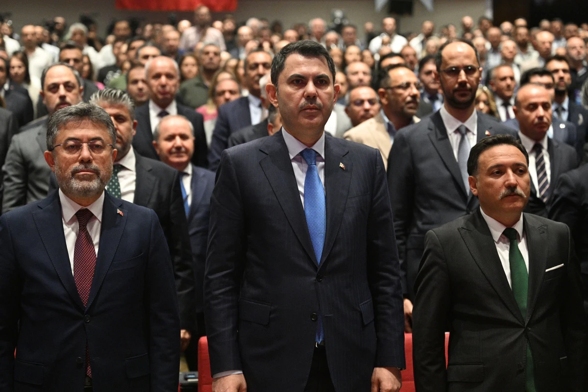 Bakan Kurum: Deprem konutlarını 2 yılda bitirmek kolay iş değil