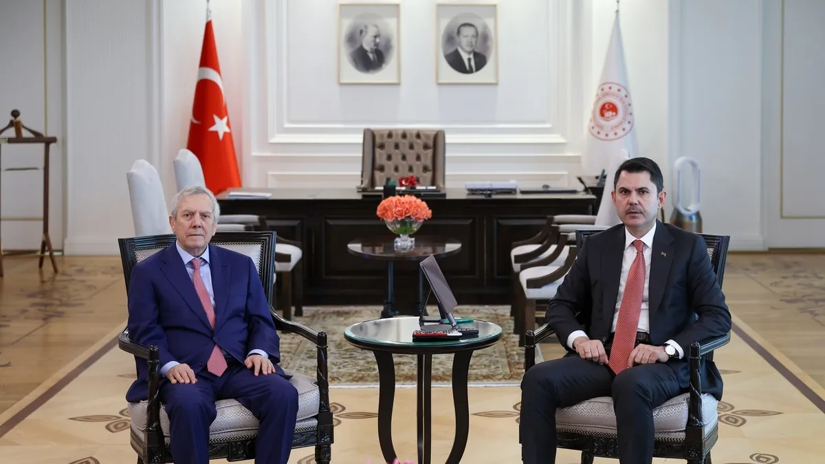 Bakan Kurum, Fenerbahçe Başkanı Aziz Yıldırım'ı ağırladı