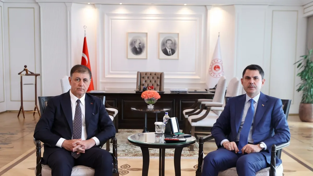 Bakan Kurum, İzmir Büyükşehir Belediye Başkanı Tugay'ı Kabul Etti