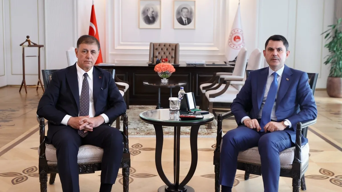 Bakan Kurum, İzmir Büyükşehir Belediye Başkanı Tugay'ı Kabul Etti