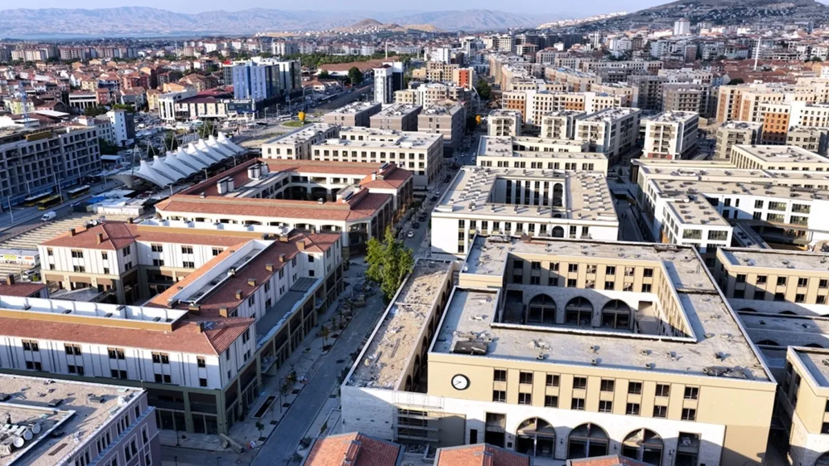 Bakan Kurum: Malatya'da Depremin İzleri Siliniyor, Esnaf Kepenk Açıyor