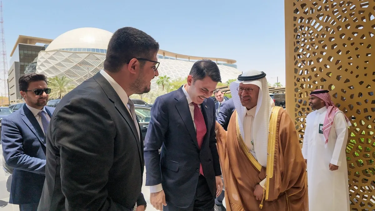 Bakan Kurum Riyad'da enerji diplomasisi: COP31 ve '35'e 35' masada