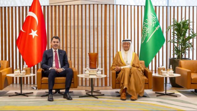 Bakan Kurum, Suudi Arabistan'da Konut ve Enerji Bakanlarıyla Görüştü