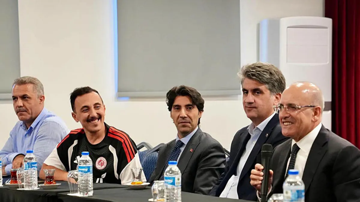 Bakan Şimşek, Batman Petrolspor kampını ziyaret etti