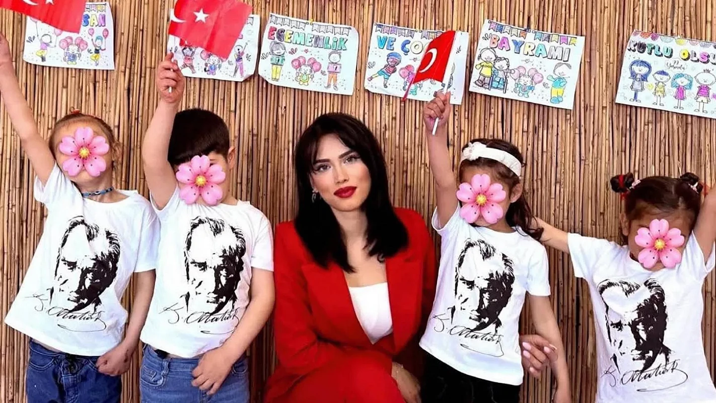 Bakan Tekin'den Irmak Öğretmen'in ailesine başsağlığı ziyareti