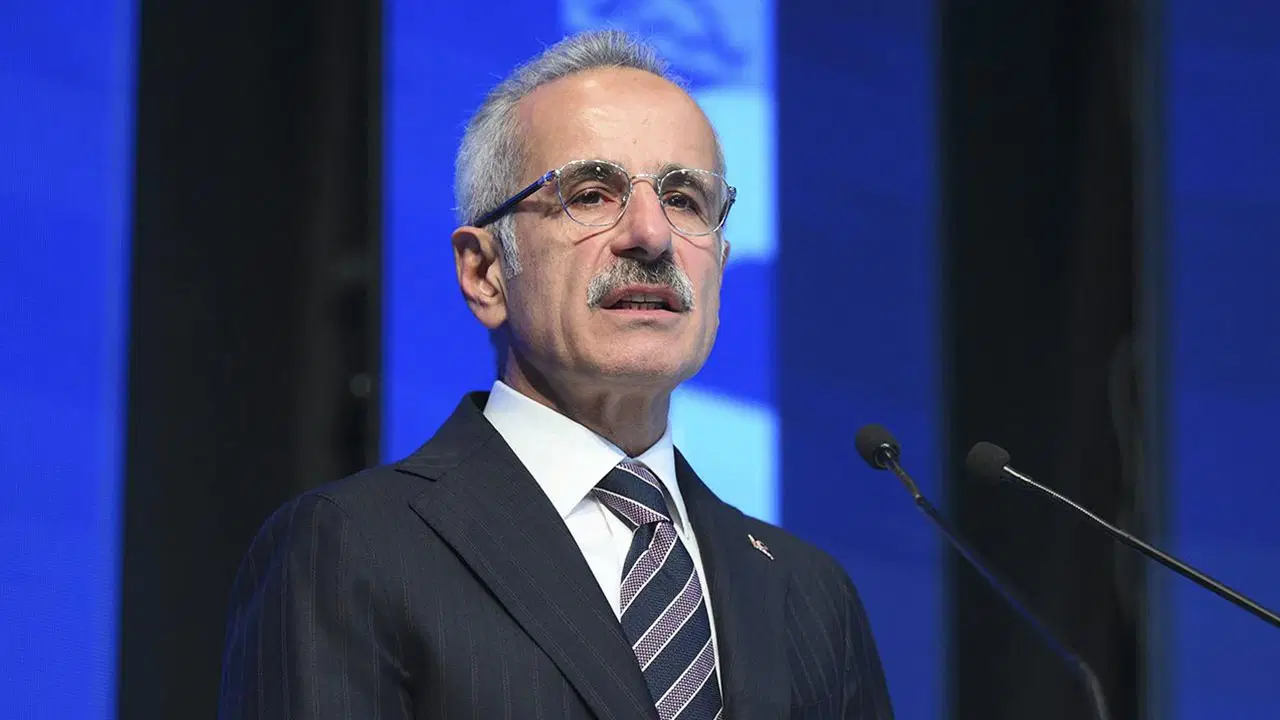 Bakan Uraloğlu: Hürmüz Boğazı'nda 7 Türk Gemisi Çıkmaya Hazırlanıyor