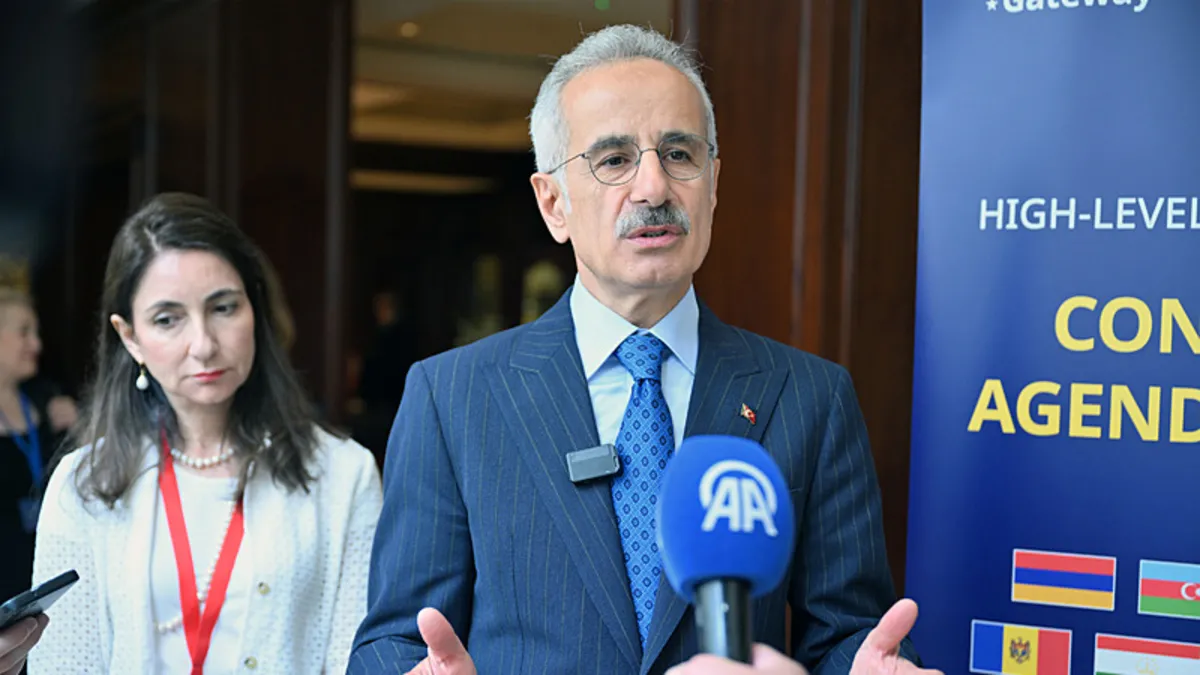 Bakan Uraloğlu: Hürmüz'deki 15 gemimiz güvenle bölgeden ayrıldı