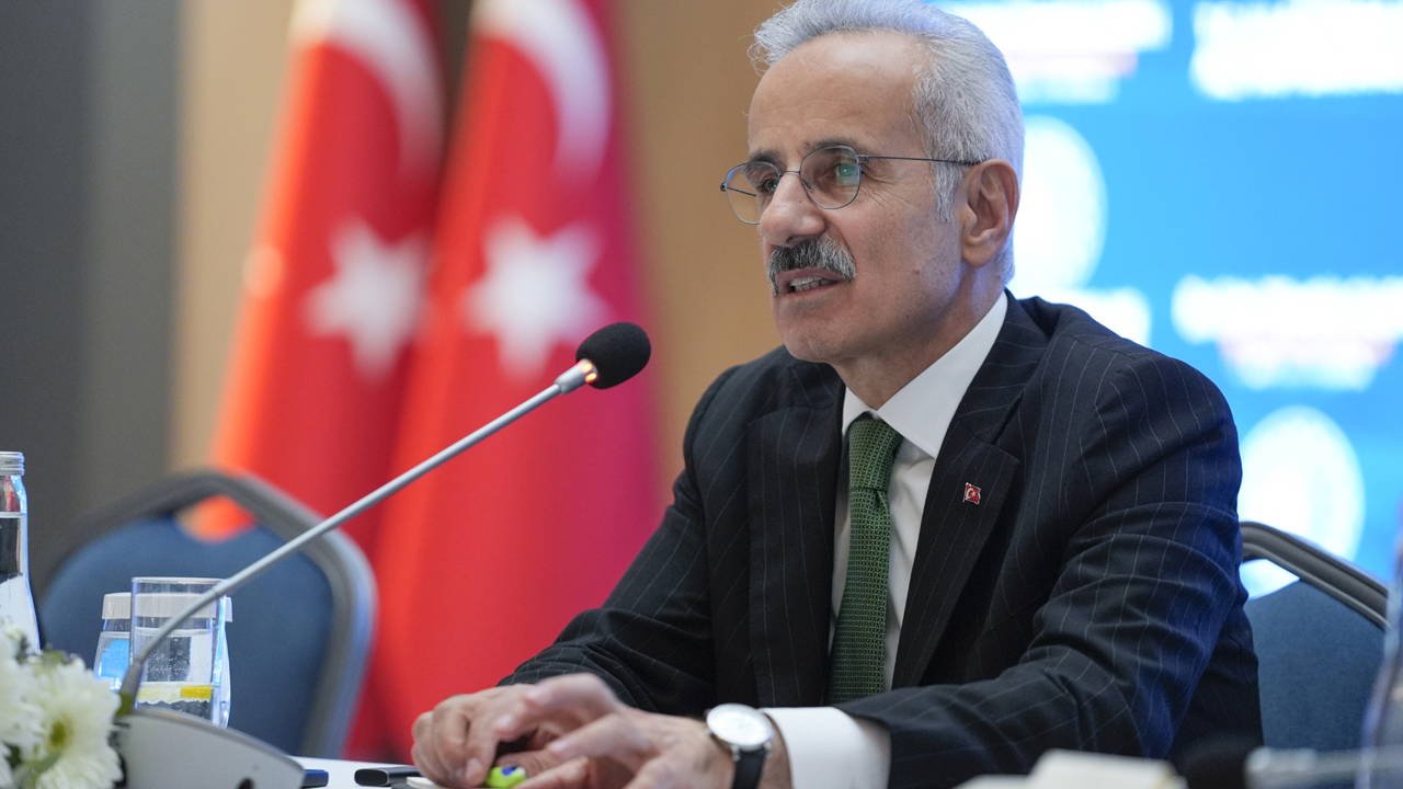 Bakan Uraloğlu: Vize Sorunlarını Çözmek İçin Çalışmalar Sürüyor