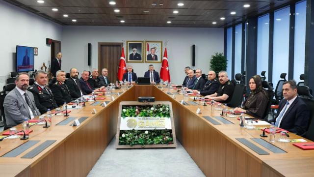Bakanlar Çiftçi ve Bak, 'Yurt Güvenliği' Toplantısında Valilerle Bir Araya Geldi