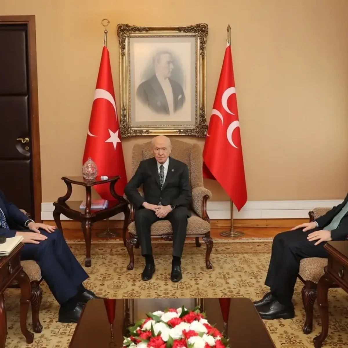 Bakanlardan Bahçeli'ye kritik ziyaret: Terörsüz Türkiye masada