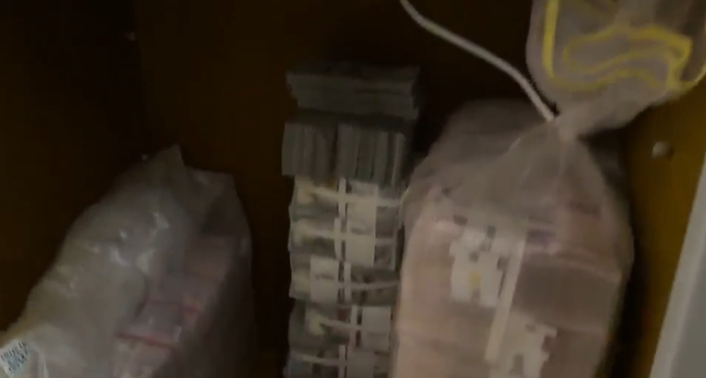 Bakanlık Açıkladı: Süleymancılar Operasyonunda Kasalardan Dolarlar Çıktı