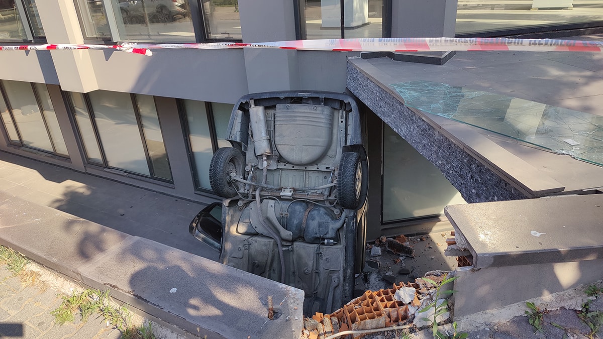 Bakırköy'de İki Aracın Çarpıştığı Kaza Kamerada