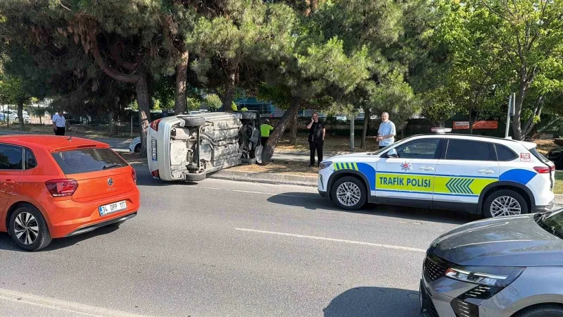Bakırköy'de Otomobil Takla Attı: Sürücü Yaralı