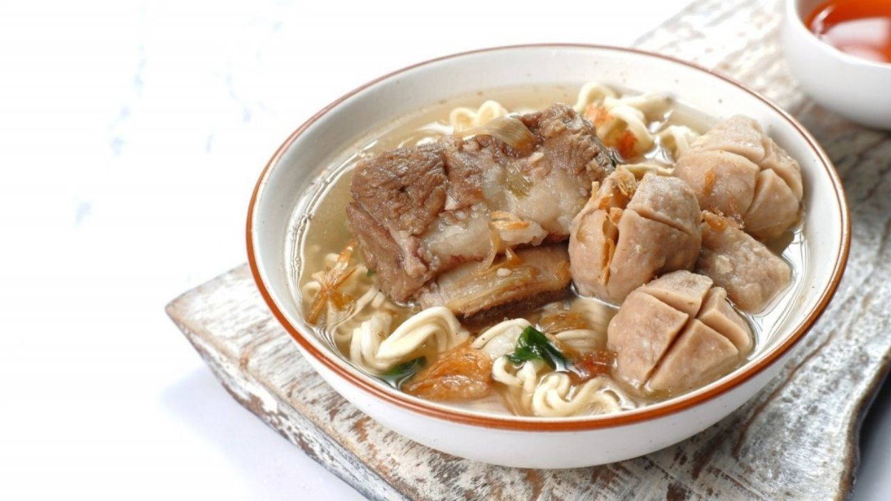 Bakso: Endonezya'nın Sokak Lezzeti Köfte Çorbası