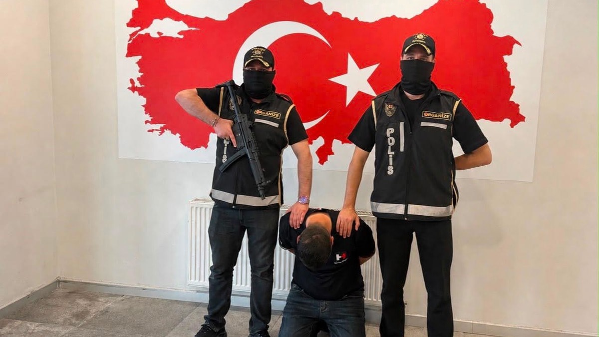Bakü'de Yakalanan Suç Örgütü Şüphelisi Türkiye'ye Getirildi