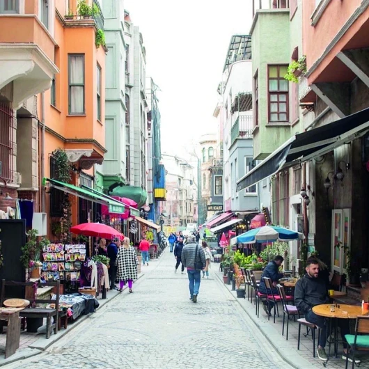 Balat'ın Renkli Sokak İsimleri: Kahkaha'dan Sütlaç'a