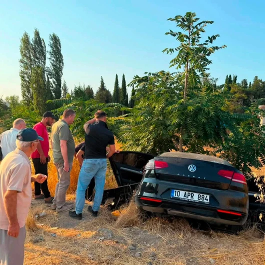 Balıkesir'de arazöz ile otomobil çarpıştı: 1 ölü
