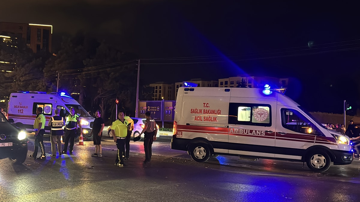 Balıkesir'de Trajik Kaza: Yolun Karşısına Geçen 2 Çocuğa Araç Çarptı, 1 Ölü 1 Yaralı