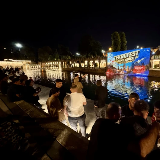 Balıklıgöl'de TEKNOFEST Işık Gösterisi: Tarih ve Teknoloji Buluştu