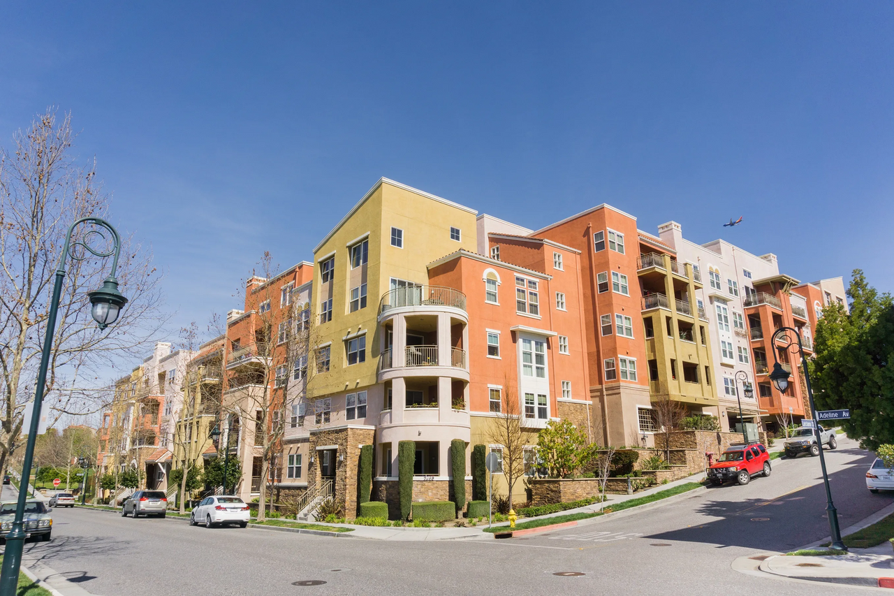 Balkonunu kapatan apartman sahiplerine Yargıtay cezası