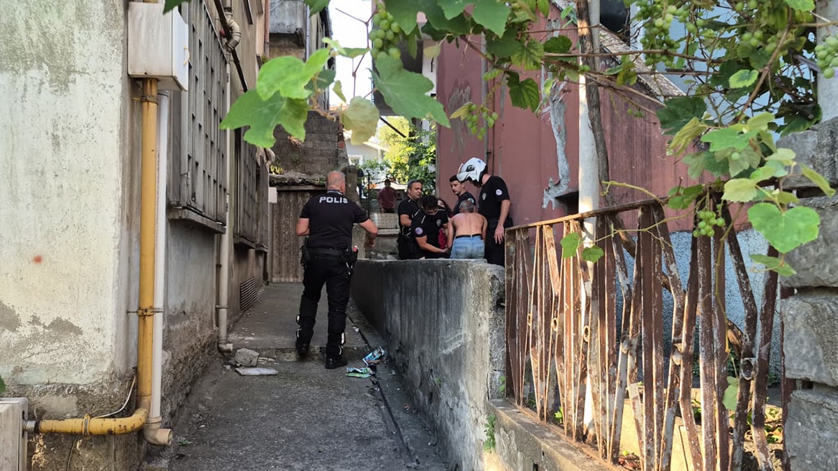 Balkon Yıkama Tartışması Kanlı Bitti: 3 Yaralı