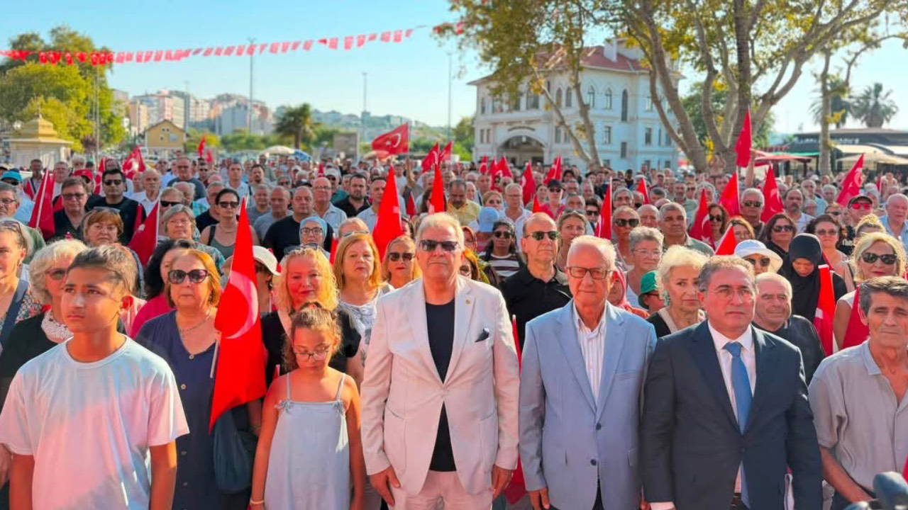Bandırma'da CHP'den toplu istifa: Başkan ve 16 meclis üyesi YENİ Parti'ye geçti