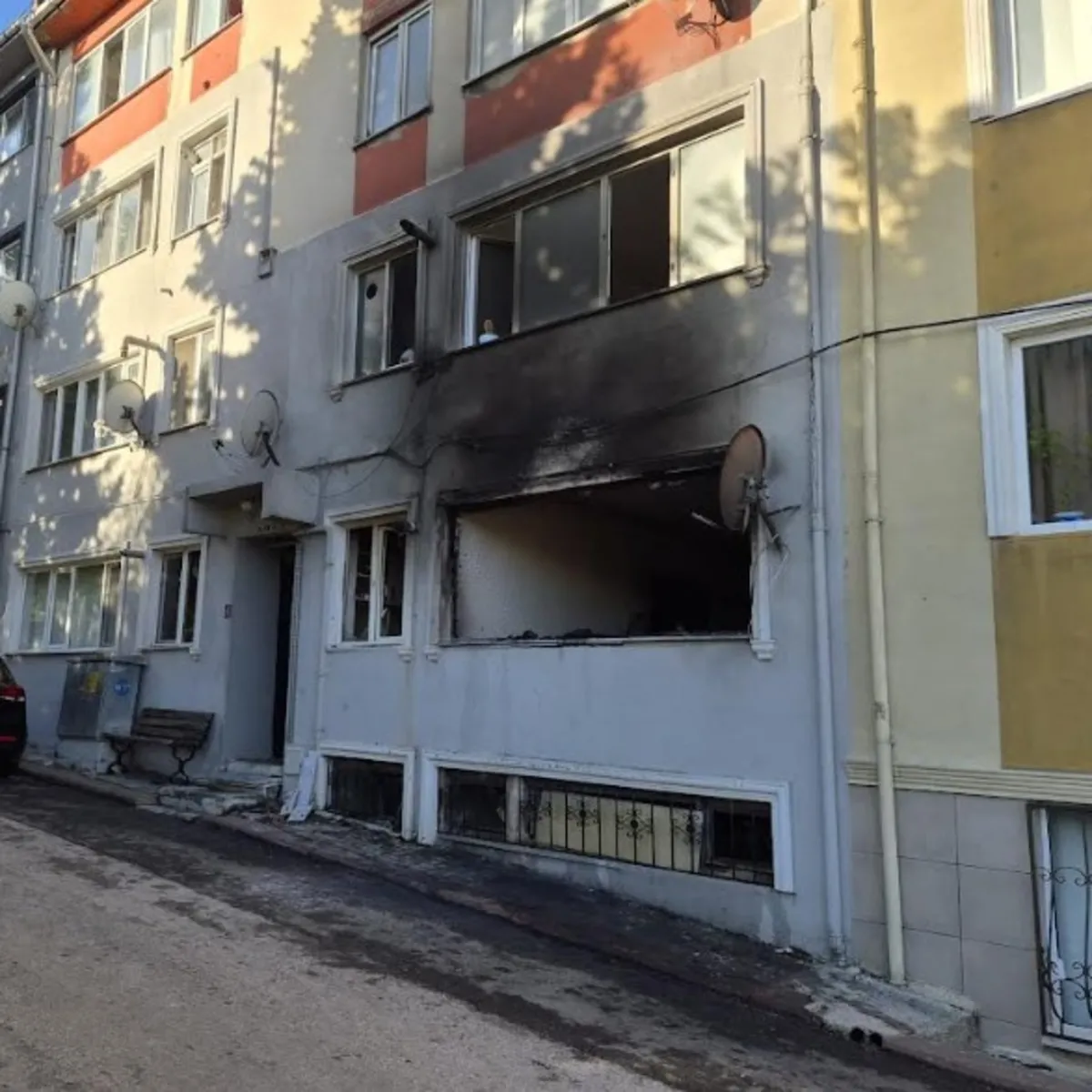 Bandırma'da doğal gaz patlaması: 6 yaralı, 2 daire kullanılamaz