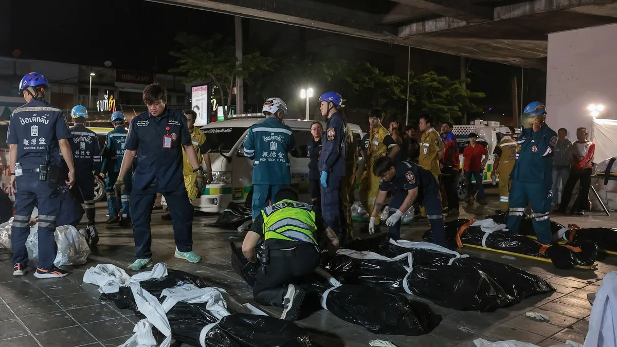 Bangkok'ta eğlence mekanında yangın: En az 27 ölü