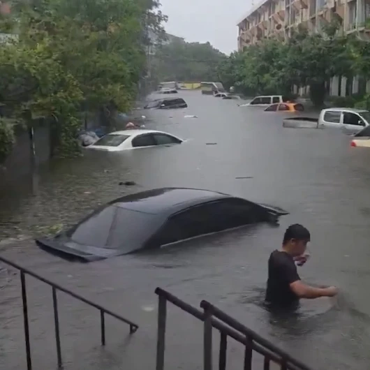 Bangkok'ta kırmızı alarm: 50 ilçede sel felaketi