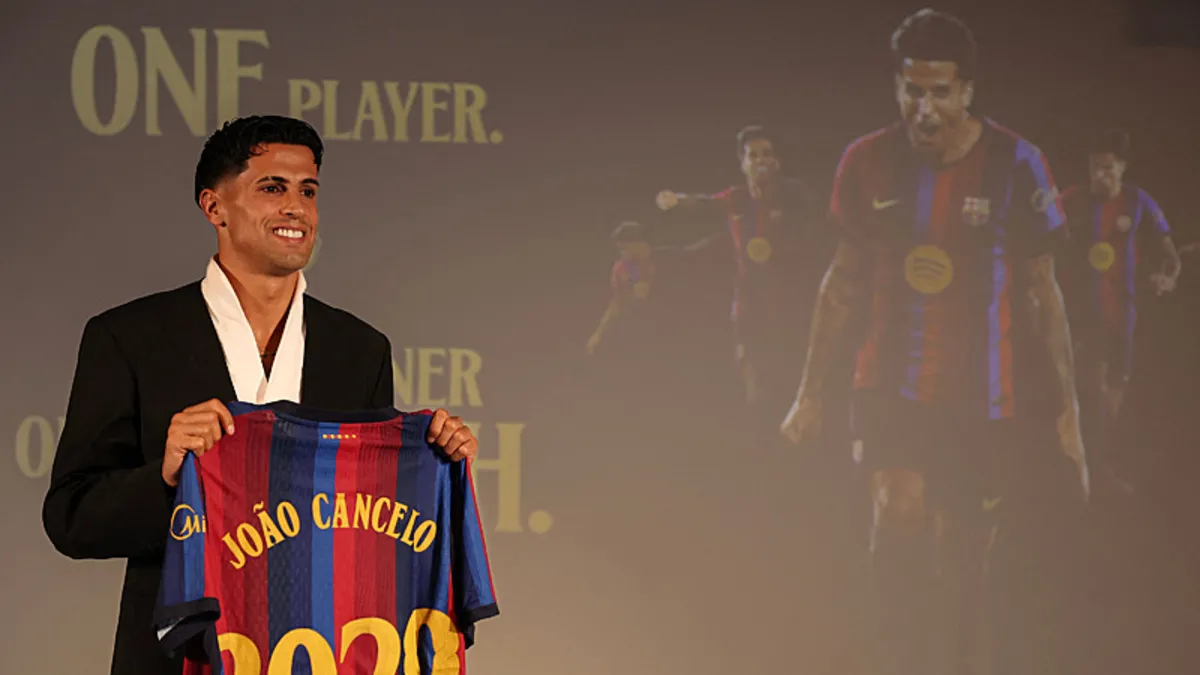 Barcelona, Joao Cancelo Transferini Resmen Duyurdu