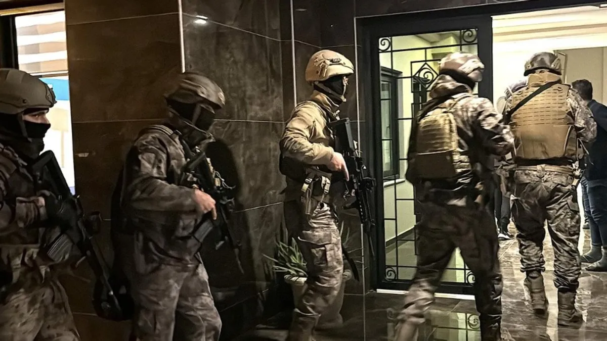 Barış Boyun suç örgütüne 7 ilde operasyon: 113 adrese baskın, avukatlar da gözaltında