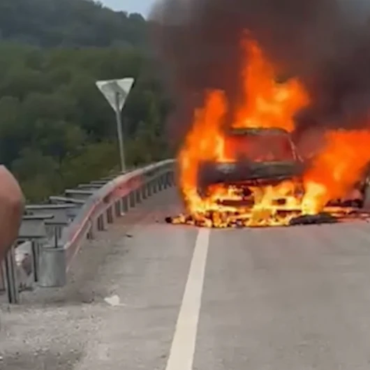 Bartın Amasra Yolunda Otomobil Alev Alev Yandı
