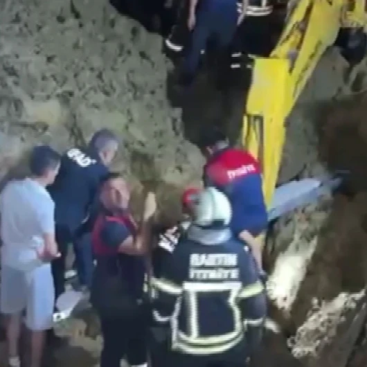 Bartın'da göçük altında kalan baba oğul sağ kurtarıldı
