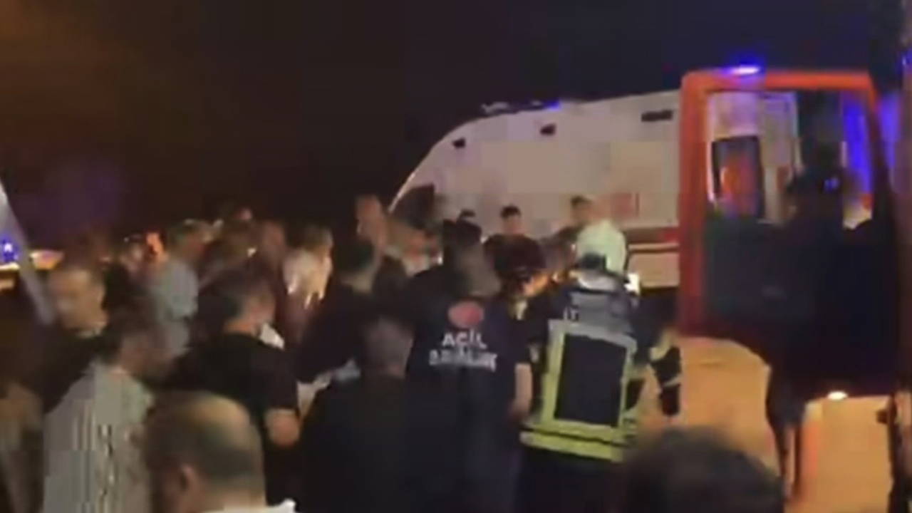 Bartın'da Minibüs ile Otomobil Çarpıştı: 11 Yaralı, Araçlar Şarampole Uçtu