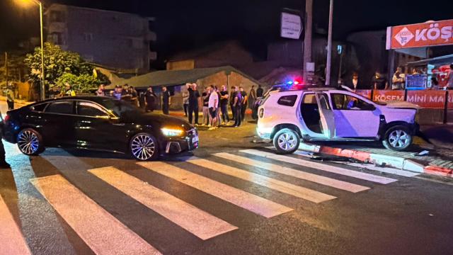 Bartın'da Polis Aracı ile Otomobil Çarpıştı: 2 Polis Yaralandı