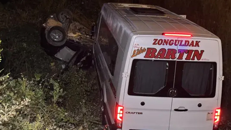 Bartın'da Minibüs ile Otomobil Çarpıştı: 11 Yaralı