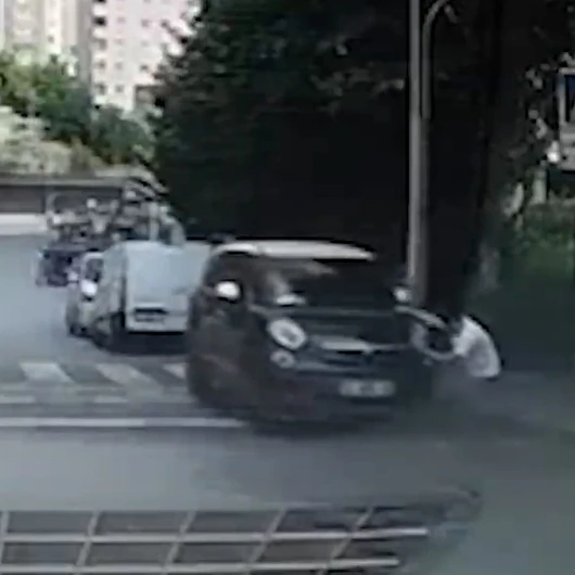 Başakşehir'de Kayan Otomobili Sürücü Durdurdu