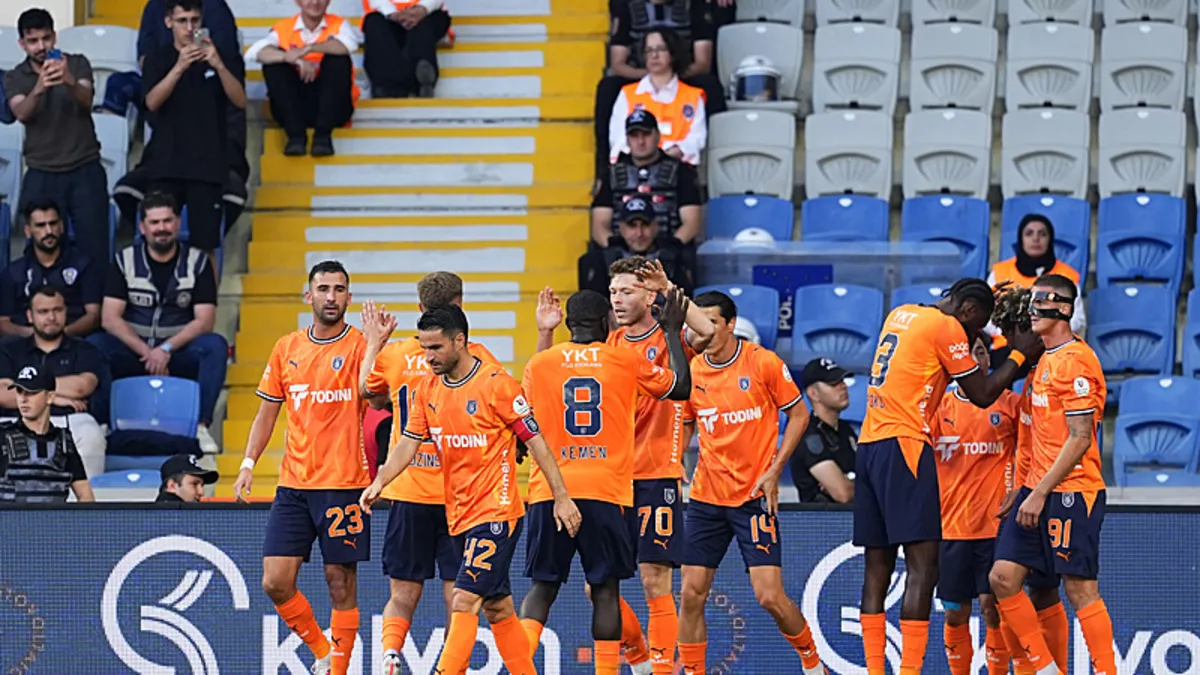 Başakşehir, Kocaelispor'u 2-0 Geçerek Lige Galibiyetle Başladı