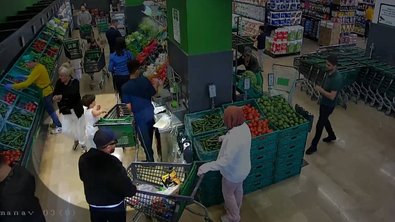 Başakşehir'de markette hırsızlık: Altın dolu çanta çalındı, 2 tutuklu