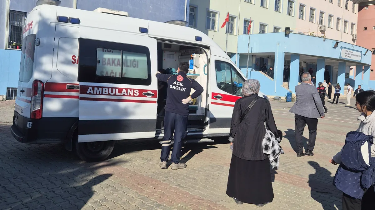 Başakşehir'de okulda bıçaklı saldırı: 1 öğrenci öldü, 7 yaralı