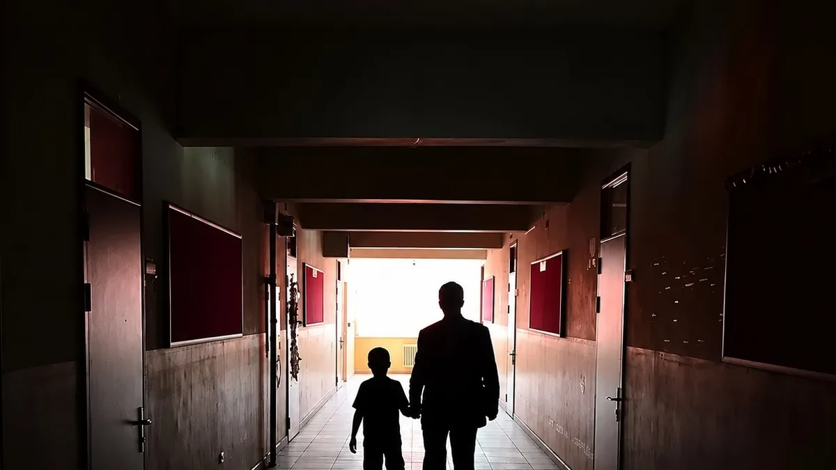Başakşehir'de Okula Saldırı Ses Kaydı Paniği: 17 Yaşındaki Şüpheliye Adli İşlem