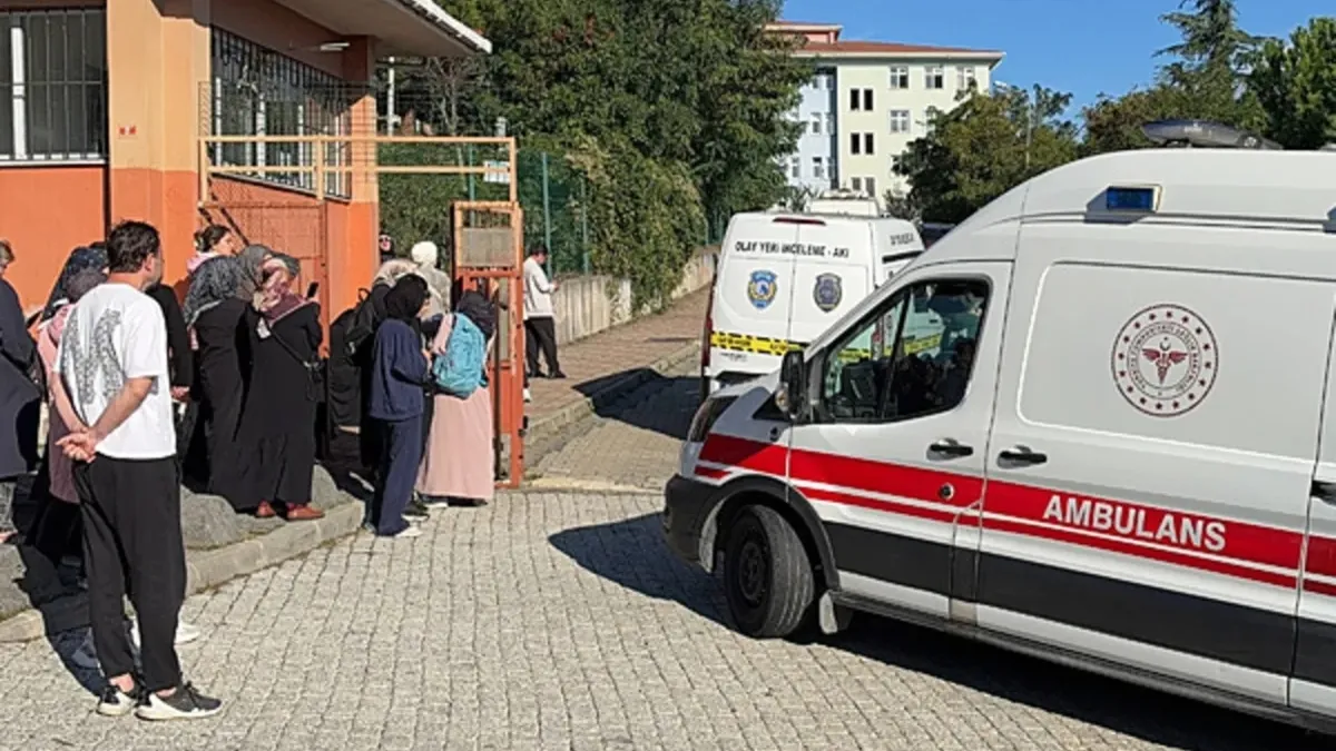 Başakşehir'de okula bıçakla gelen öğrenci: 3 kişi tutuklandı