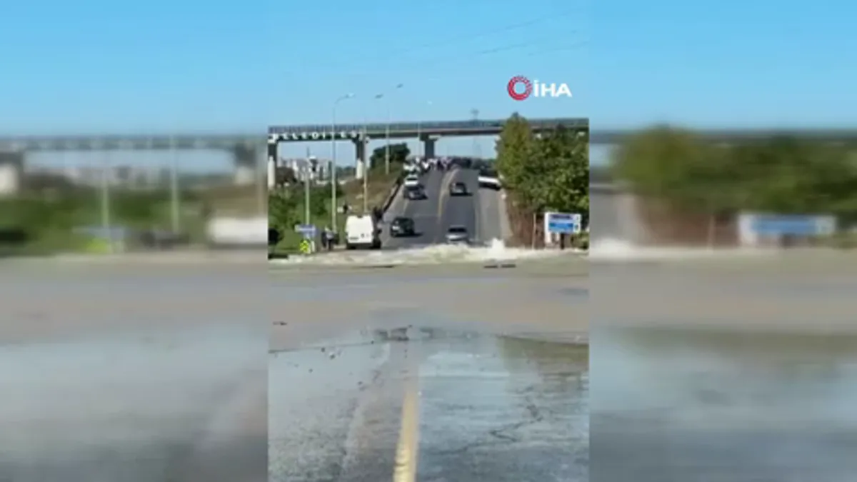 Başakşehir'de Su Borusu Patladı: Caddeler Göle Döndü