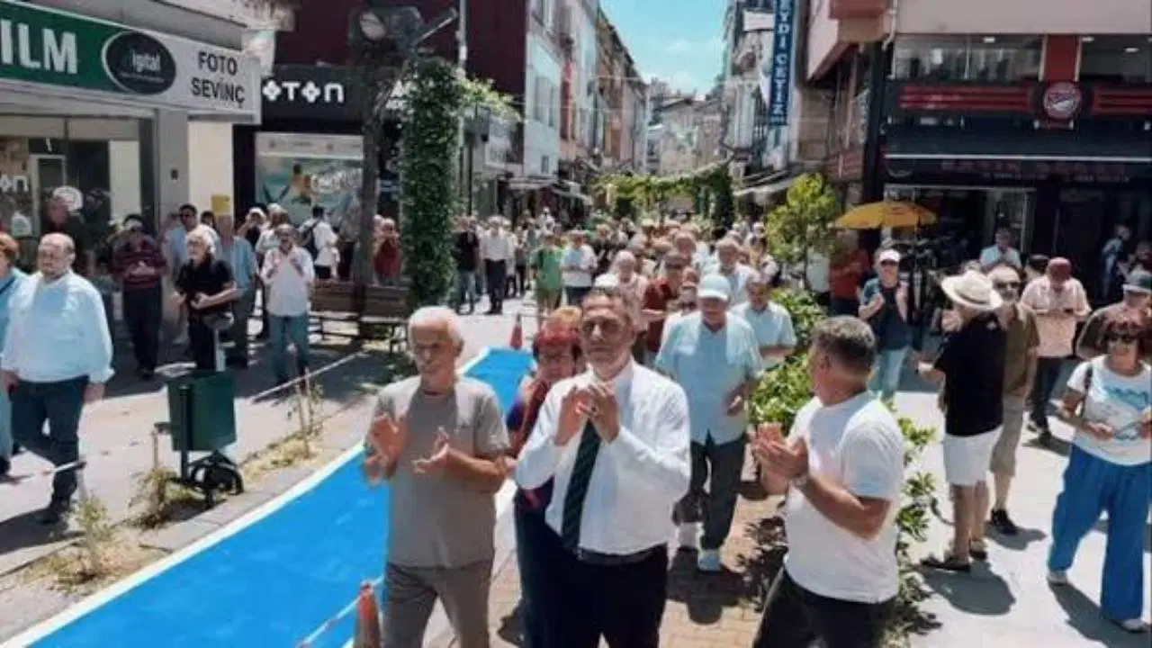 Başarır: 11 seçim kaybeden genel başkan koltuğa oturdu